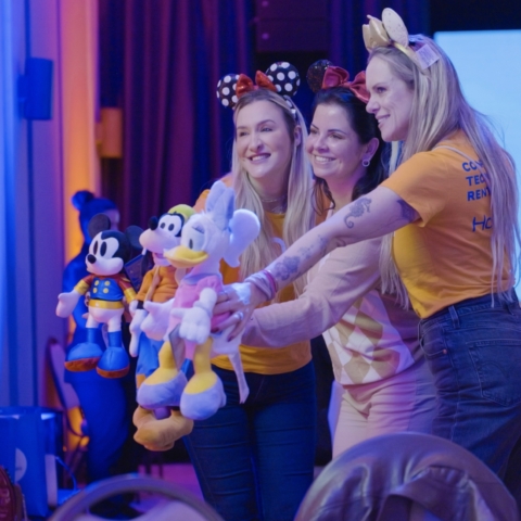 2025 DISNEY UPFRONT26 Recuperado_2025 PORTADA C_2025 PORTADA B_2025PORFOLIO 3 CUADRADITA